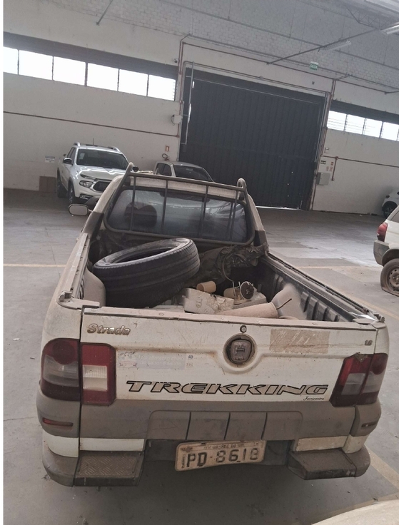 LOTE 005 - CAMINHONETE FIAT/STRADA TREK FLEX, ANO/MODELO: 2008/2009, PLACA: IPD8618