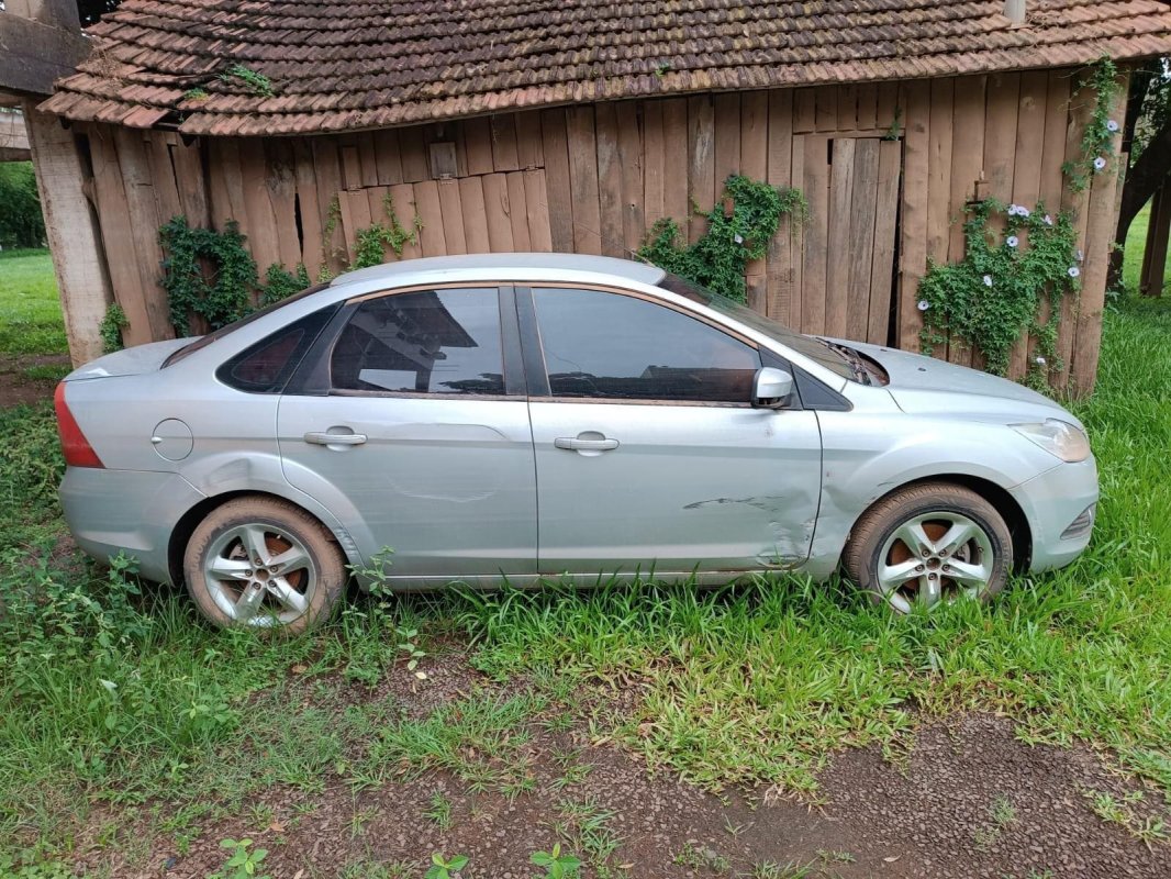 LOTE 010 - AUTOMÓVEL I/FORD FOCUS 2L FC FLEX, ANO/MODELO: 2010/2011, PLACA: IRP8263