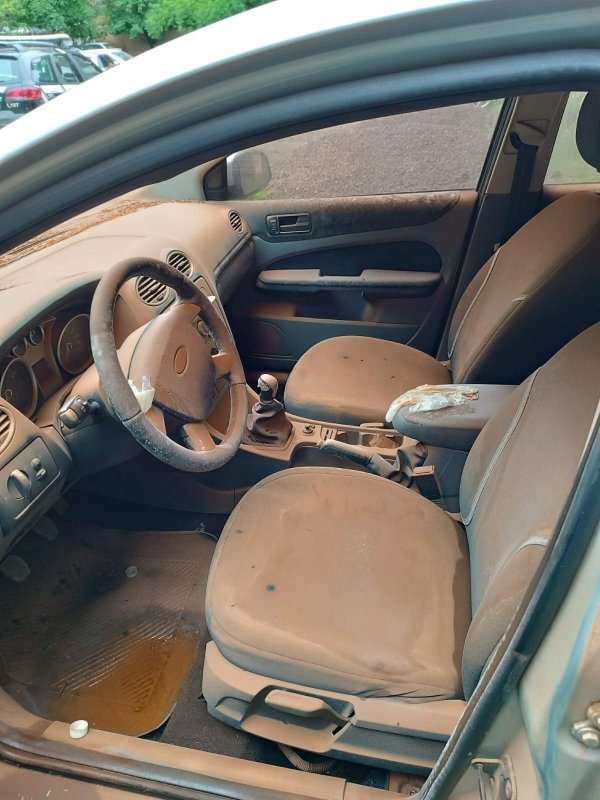 LOTE 010 - AUTOMÓVEL I/FORD FOCUS 2L FC FLEX, ANO/MODELO: 2010/2011, PLACA: IRP8263