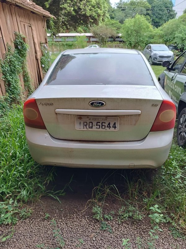 LOTE 010 - AUTOMÓVEL I/FORD FOCUS 2L FC FLEX, ANO/MODELO: 2010/2011, PLACA: IRP8263