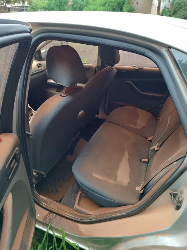 LOTE 010 - AUTOMÓVEL I/FORD FOCUS 2L FC FLEX, ANO/MODELO: 2010/2011, PLACA: IRP8263
