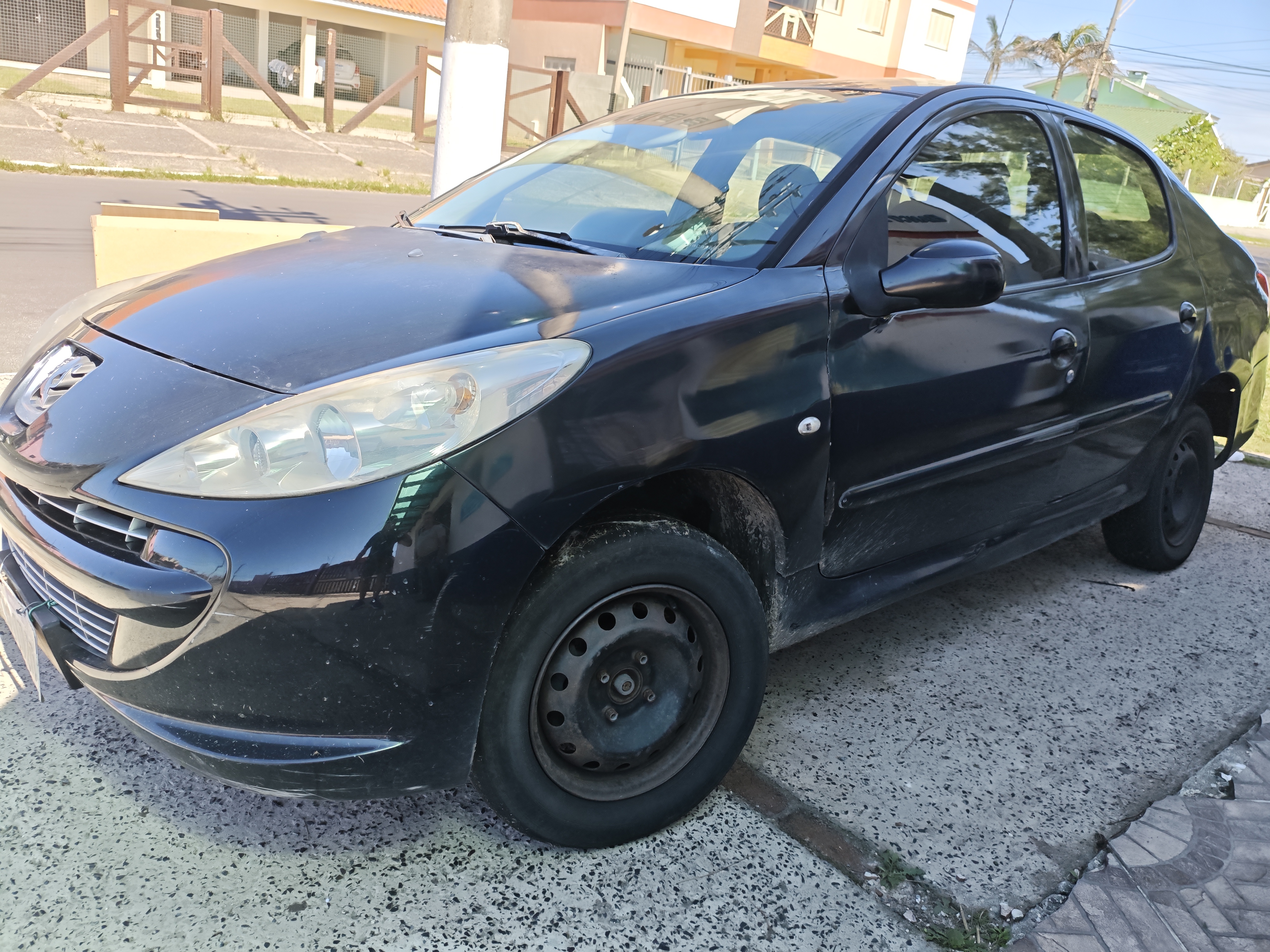 LOTE 001 - VEÍCULO PEUGEOUT/207 PASSION XR, ANO/MODELO: 2010/2011, PLACA: IRD1D20