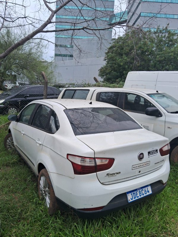 LOTE 022 - AUTOMÓVEL FIAT/SIENA ESSENCE 1.6, ANO/MODELO: 2013/2014, PLACA: JDE8C64,