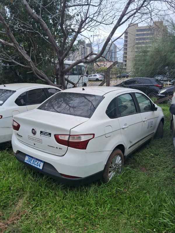 LOTE 022 - AUTOMÓVEL FIAT/SIENA ESSENCE 1.6, ANO/MODELO: 2013/2014, PLACA: JDE8C64,