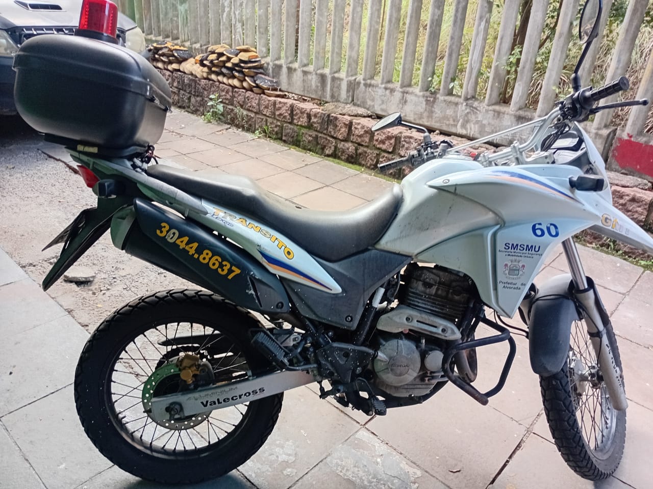 LOTE 005 - Tipo: Motocicleta, Marca/Mod.: HONDA/XRE 300, Ano/modelo: 2014/2015, Placa: IWC5590.