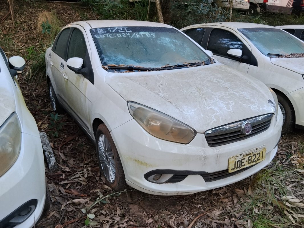 LOTE 024 - AUTOMÓVEL FIAT/SIENA ESSENCE 1.6, ANO/MODELO: 2013/2014, PLACA: JDE8C21