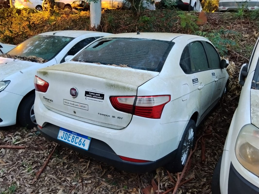 LOTE 022 - AUTOMÓVEL FIAT/SIENA ESSENCE 1.6, ANO/MODELO: 2013/2014, PLACA: JDE8C64,