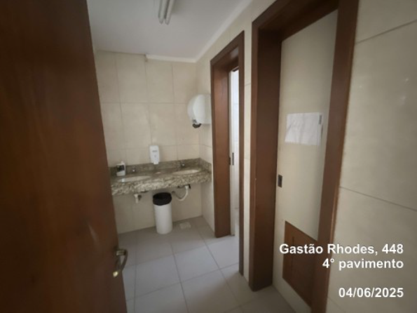 Porto Alegre/rs - Prédio Comercial Com 7 Pavimentos - Bairro Santana, localizado em Porto Alegre - RS, bairro Santana